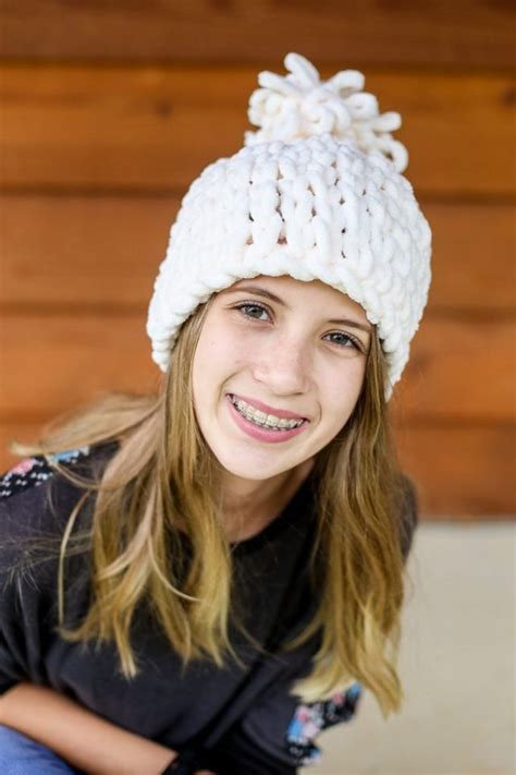 How To Make A Chunky Finger Looping Hat Finger Knitting Projects