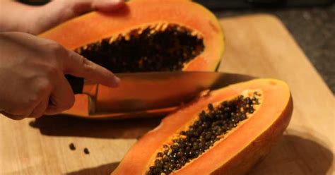 Why You Should Eat Papayas, Seeds And All