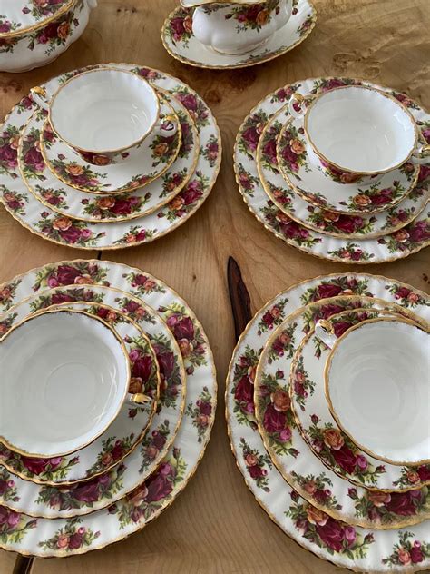 Royal Albert Old Country Roses Dinner Set For Old Country