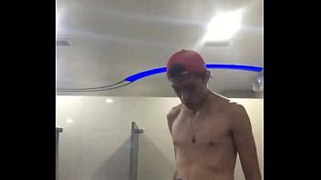 Sexo oral gay en baños de Cinépolis desnudo total XVIDEOS