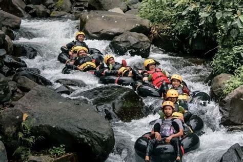 Berpetualang Menyusuri Sungai Yang Indah Di Cikadongdong River Tubing