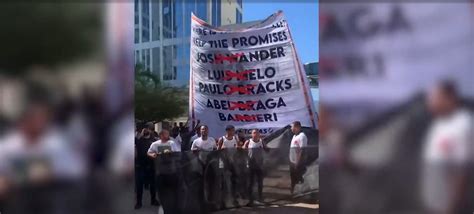 Torcedores do Vasco protestam na sede da SAF veja vídeos CNN Brasil