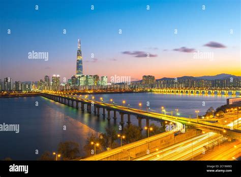 Seoul skyline at night in Seoul, South Korea Stock Photo - Alamy