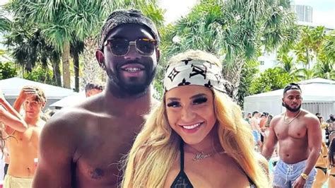 9 Sexy Hot Courtney Tailor Bikini Pics