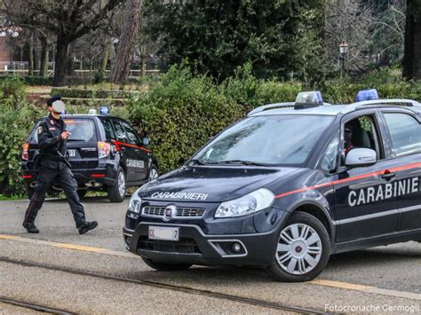 Firenze Enne Aggredito Con Calci E Pugni E Ferito Con Un Punteruolo