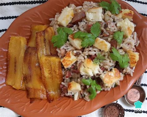 Baião De Dois Com Feijão Verde Com Queijo Coalho E Banana Da Terra