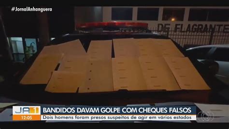 Golpe Do Cheque Falso Dupla Suspeita De Cometer Crimes Em Vários