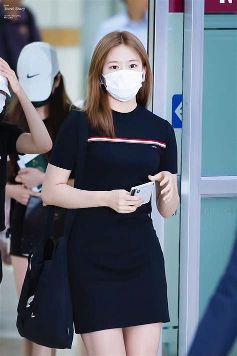 n년전 오늘의 안유진 on Twitter Airport fashion kpop Airport outfit Korean