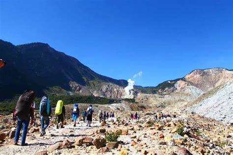 Mendaki Gunung Papandayan Untuk Pemula