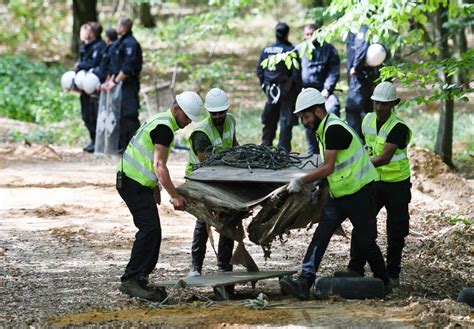 Polizei Geht Gegen Militante Braunkohle Gegner Im Hambacher Forst Vor