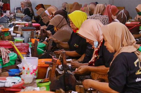 Blt Buruh Rokok Di Kudus Cair Pemkab Upayakan Tambah Kali Lagi