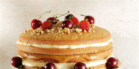 Bolo De Nozes Recheio De Creme De Confeiteiro E Brigadeiro De