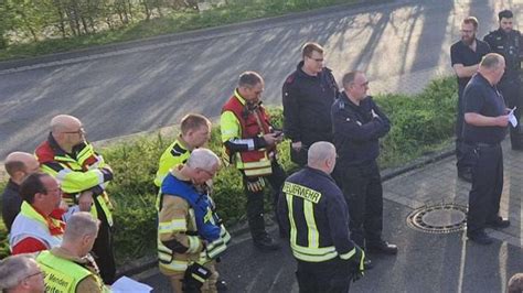 Suchaktion mit Hilfe aus Nachrodt Person in der Hönne in Not