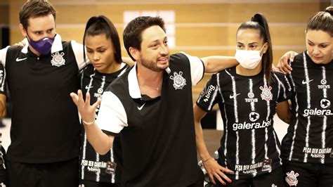 Jogadoras Do Corinthians Protestam Contra Cuca Nas Redes