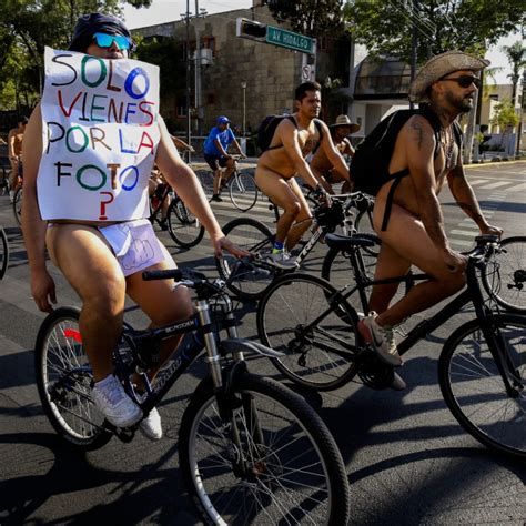 Ahora S Me Ves Ciclistas Se Manifiestan En El World Naked Bike Ride