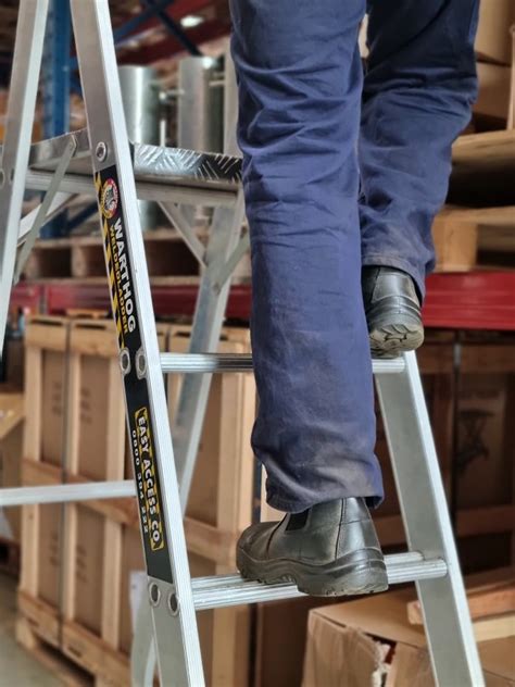 Step Ladders - Heavy-Duty | Step Ladders | Astrolift