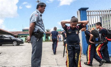 Brasileiros Confiam Mais Em Professores Do Que Em Militares Nas Escolas