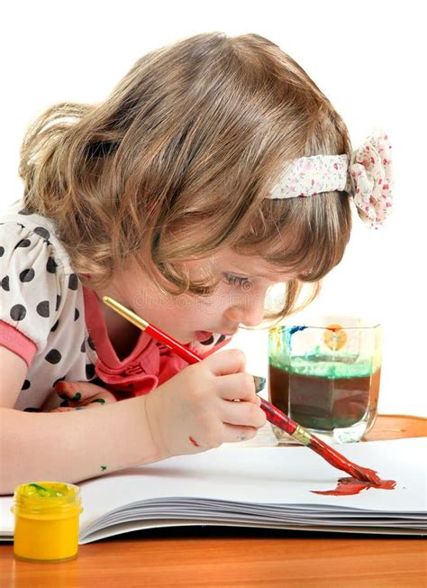 Petite Fille Avec L Inhalateur Photo Stock Image Du Tonnez Heureux