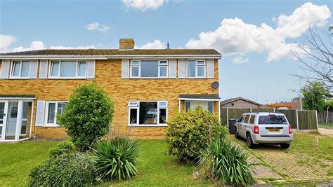 Ravensbourne Avenue Herne Bay 3 Bed Semi Detached House For Sale £