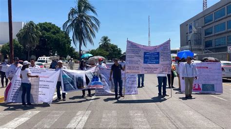 Bloquean M Dicos Y Enfermeros Del Issste Avenida Diaz Mir N En Veracruz