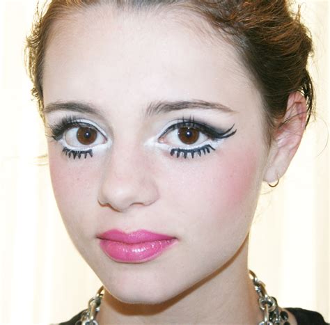 Simple make-up tricks to get huge Anime Cartoon eyes | Now thats Peachy