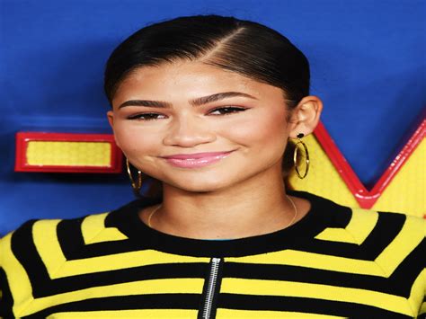 Zendaya Is All Grown Up On Her First Vogue Cover 15 Minute News