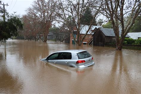 Assessing The Global Impact Floods And Infectious Diseases Over Three