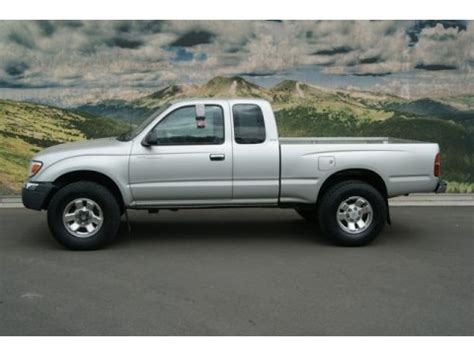 2000 Toyota Tacoma SR5 Extended Cab 4x4 Data, Info and Specs | GTCarLot.com