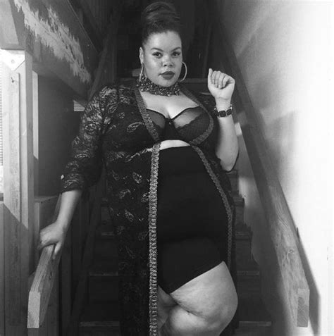 Modelos plus size compartilham fotos de lingerie e reforçam a