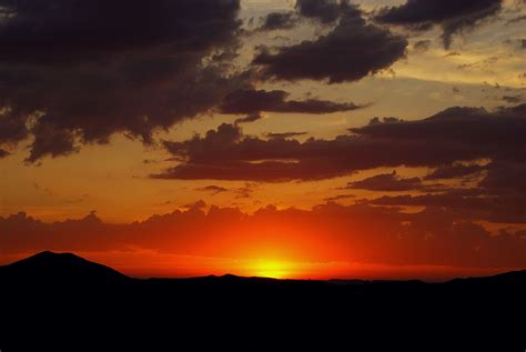 Atardecer montañas village