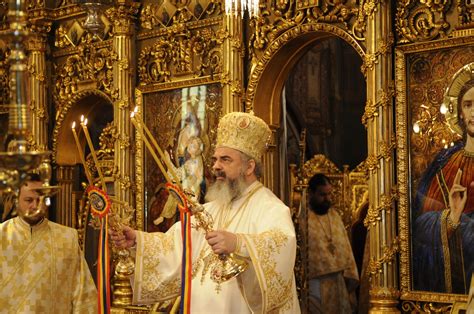 Preafericitul P Rinte Patriarh Daniel A S V R It Sf Nta Liturghie La