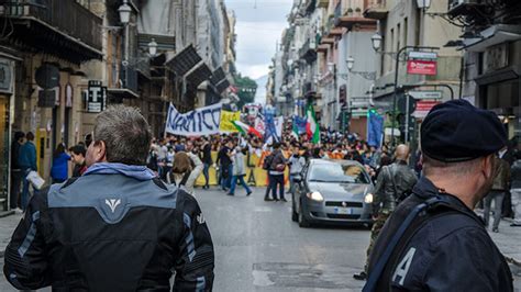 Manifestazione In Centro Contro Guerra E Caro Bollette Ridotti Suolo