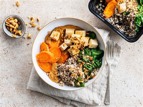 Quinoa Bowl Mit Tofu Spinat Und M Hren Rezept Eat Smarter