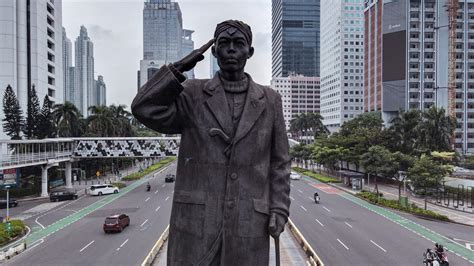 Patung Jenderal Sudirman Dicoret Coret Polisi Buru Pelaku News