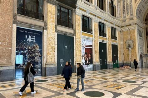 Apre La Nuova Libreria Mondadori In Galleria Umberto A Napoli Da