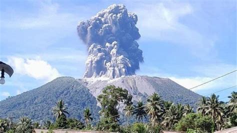 Ahli Vulkanologi ITB Beri Penjelasan Soal Erupsi Gunung Ibu Hingga