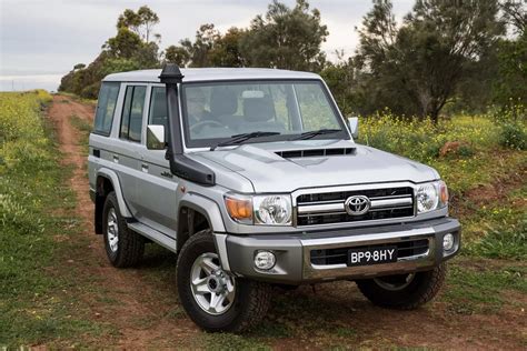 Культовый внедорожник Toyota Land Cruiser 70 получит 2 8 литровый дизельный мотор автомат и