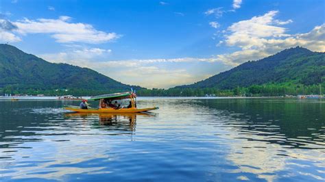 Shikara Ride In Kashmir Srinagar J And K Tourism