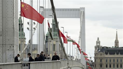 Xi Jinping llega a Budapest para realizar visita de Estado a Hungría