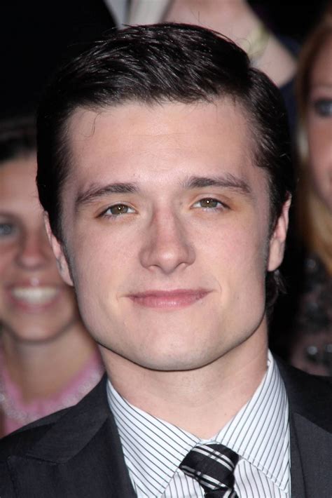 The Hunger Games La Premiere Josh Hutcherson Photo 29717314 Fanpop