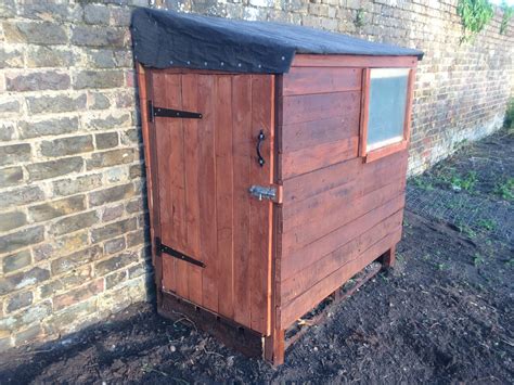 The Duck House We Used Pallet For The Base Then 3 Pallets Stripped