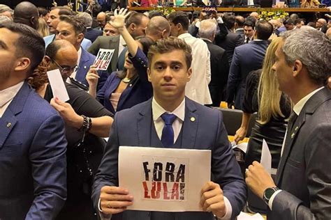 Deputados Federais Do PL Usam Adesivos Contra Lula Durante A Posse