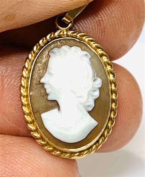 Lovely Vintage 9ct Yellow Gold Cameo Pendant Hallmarked Birmingham 1967