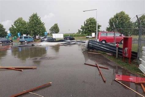 Snažno nevrijeme pogodilo i Banjaluku Oluja nosila sve pred sobom