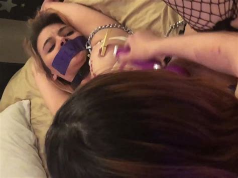 Anya Rey Jade Harley La Dominación De Lesbianas Mira gratis en un