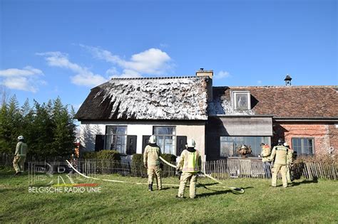 Rieten Dak Vat Vuur In Houthulst Bru Actualiteit Agentschap Vzw