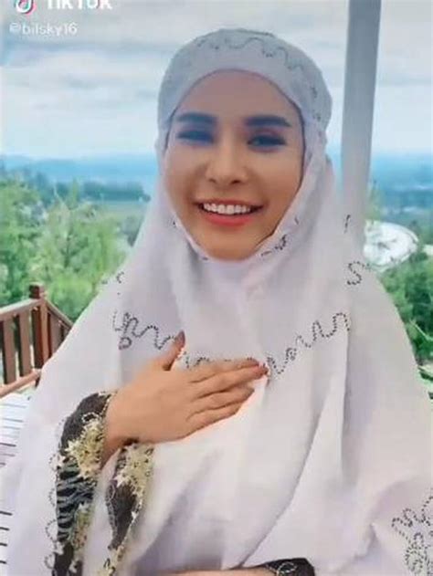 Main Sinetron Ramadan Potret Maria Vania Berkerudung Ini Curi