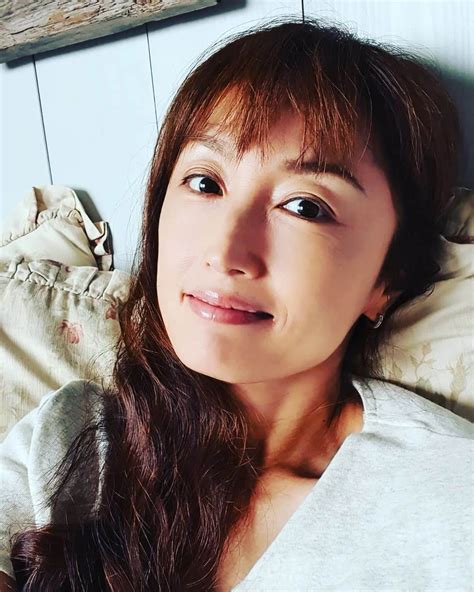 井上晴美さんのインスタグラム写真 井上晴美instagram 「女優の日常 秋が来たよ もう山は秋だ☘ 何故か 寒いの朝😯 5時に起き