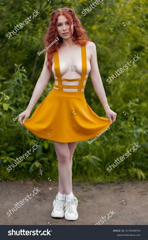 Sexy Girl Posing Topless Bright Skirt Stock Fotografie 2179308793 Shutterstock