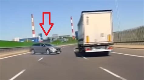 Auto Kr Ci O Piruety Na Autostradzie A Zadecydowa Banalny B D